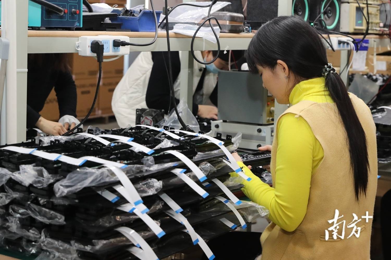 杏彩体育汽车配件图片及名称汽车配件汽车配件公司“五华造”汽车零配件扬帆出海|五华